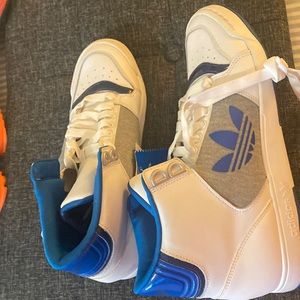 BRAND NEW RARE NEVER WORN WOMANS SHOES